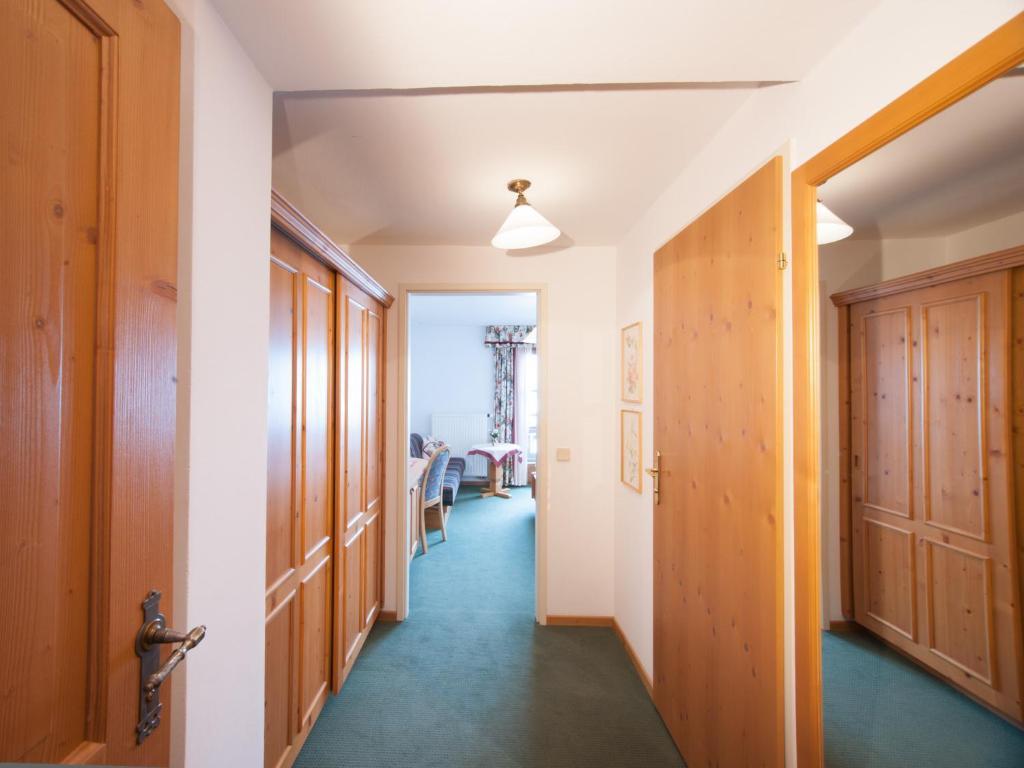 ガストホフ スタイナウィルツ ホテル グロースグマイン 部屋 写真